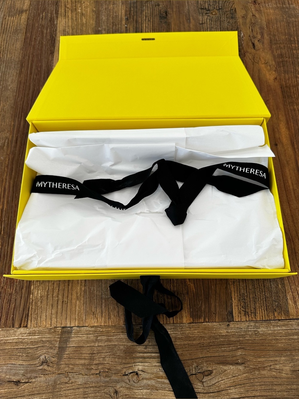 MYTHERESA Bright Yellow Gift Box - Picture 3 of 5